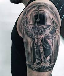 San miguel arcángel, aquí postrada a tus pies te pido amado soldado de dios humildemente quites de mi cuerpo esta enfermedad que me aqueja, esta, que enferma mi cuerpo y mi alma, parece un demonio que me va carcomiendo poco a poco y no me deja ver lo. Disenos Para Tatuajes De Angeles En El Hombro Tatuajes De Angel Para Hombres Tatuaje De San Miguel Disenos De Tatuaje De Angel