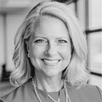 Kari Spradlin's Instagram, Twitter & Facebook