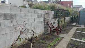 So enthalten die wände bereits die leerrohre bzw. Gartenwand Streichen Farbe Garten Wand