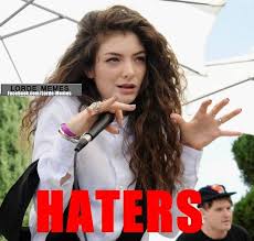 To say that people have been waiting for lorde's comeback would be like saying that people who are stranded in the desert look forward to drinking. Lorde Memes Fotos Facebook