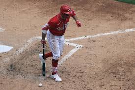 The veteran first baseman homered again on thursday against the cubs. Reds 1b Joey Votto Goes On Injured List With Broken Thumb