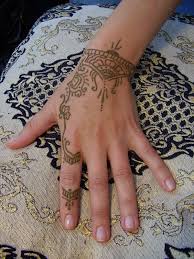 Other than the elephant, the artist also shows small flowers at the fingers above the tattoo. 90 Stunning Henna Tattoo Designs To Feed Your Temporary Tattoo Fix