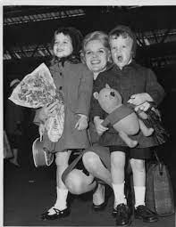 Actress Carroll Baker With Her Children Blanche And Herschel At Waterloo Station London May 8th 1962 Movie Stars Celebrity Families Old Movie Stars