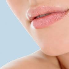 Zuerst solltet ihr eure lippen peelen und mit feuchtigkeit versorgen. Lippenpeeling Selber Machen Mit Diesen Peelings Bekommt Ihr Blitzschnell Geschmeidige Lippen Lippenpeeling Selber Machen Lippenpeeling Lippen