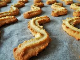 Spritz Bredele Recette D Alsace La Cuisine D Adeline Recette Recette Biscuit De Noel Recette Spritz Recette Bredele