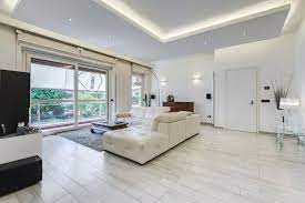 Controsoffitti In Cartongesso Guida Utile 50 Stupende Idee Soggiorno Controsoffitto Controsoffitto Soggiorno Rustico Moderno