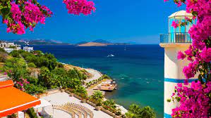 Белые домики и узкие улочки напоминают грецию. Bodrum City Tourist Guide Planet Of Hotels