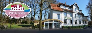 Apartamentul haus am walde guest house se află la 0.4 km de golfclub tietlingen, și o piscină. Haus Am Walde Bad Fallingbostel Aktualisierte Preise Fur 2021