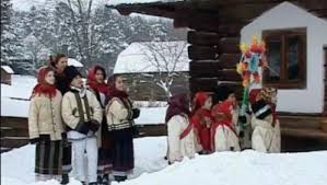 Tradițiile de crăciun din românia pot fi considerate unele dintre cele mai frumoase, în această perioadă. SÄƒrbÄƒtorile De IarnÄƒ Lista Celor Mai Frumoase Colinde De CrÄƒciun