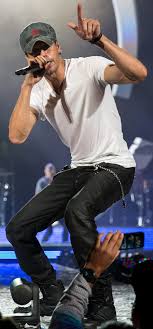 By the turn of the millennium he made a successful crossover into. Enrique Iglesias Diskografie Wikipedia