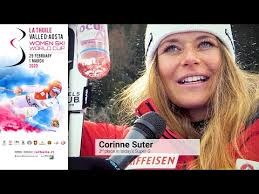 Corinne suter hat sich bei ihrem sturz in garmisch weniger schwer verletzt als zunächst befürchtet. Willkommen Corinne Suter Weltmeisterin Abfahrt 2021