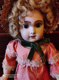 Good afternoon I was going through my dolls today and I went through a  trunk and I had this style that I've had in there for forever I can't read  the back