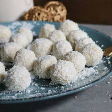 Explosion De Gourmandise Ces Truffes Blanches Noix De Coco Citron Sont Une Petite Tuerie La Douceur Du Ch In 2020 Food Rice Krispie Treat Krispie Treats