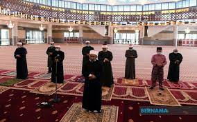 Imam besar islamic centre new york, shamsi ali. Bernama Friday Prayers Resume Two Months After Mco