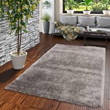 Soft schimmernd zeigt sich der shaggy hochflor teppich in edlem silber von seiner glänzenden seite. Hochflor Langflor Shaggy Teppich Glow Grau Mit Schimmer Effekt