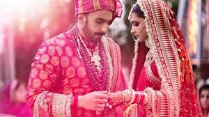Couple Fashion à¤® à¤¹ à¤¦ à¤¸ à¤² à¤•à¤° à¤¶ à¤¦ à¤¤à¤• à¤¹à¤° à¤« à¤• à¤¶à¤¨ à¤® à¤ªà¤¹à¤¨ à¤® à¤š à¤— à¤¡ à¤° à¤¸ Outfit Combinations For Brides And Grooms Nari Punjab Kesari Rishtay karanay wali maasi hun? couple fashion à¤® à¤¹ à¤¦ à¤¸ à¤² à¤•à¤° à¤¶ à¤¦