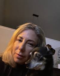 Stephanie Dowd's Instagram, Twitter & Facebook