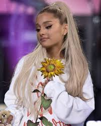 Девушка была номинирована сразу в пяти категориях, однако домой отправилась без заветной статуэтки: 35 Ariana Grande 2020 Ideen Ariana Grande Ariana Grande Bilder Ariana Grande Fotos