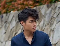 Wavy hair dries out easily, therefore you need to be shopping for moisturising products. Haircuts For Men With Wavy Hair Best Looks For Pinoys