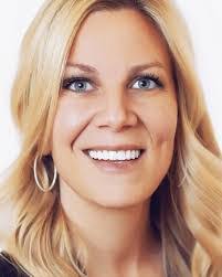 Laura Maness's Instagram, Twitter & Facebook