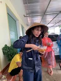 15 năm nghe lại giọng hát của ca sĩ thủy tiên. Cau Chuyá»‡n Cá»©u Trá»£ Ba Con Bá»‹ Bao LÅ© Cá»§a Thá»§y Tien Va Váº¥n Ä'á» Long Tin