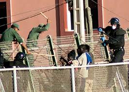 El observatorio ha presentado hoy en madrid el informe ceuta y melilla, frontera terrestre de españa y de la unión europea en áfrica. Inmigracion Muertos Torturados Y Esclavos Hablan Las Victimas De La Guerra De Fronteras De Espana Publico