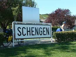 Vorbim de spaţiul schengen şi cei mai mulţi dintre români se gândesc la aderare, ştiu care este situaţia româniei, ştiu care este situaţia bulgariei şi ştiu că această situaţie trenează din 2011, pe nedrept. Parisul Si Berlinul Cer Amanarea IntrÄrii Romaniei In Schengen Rfi Mobile