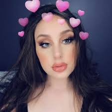 Amanda Orama's Instagram, Twitter & Facebook