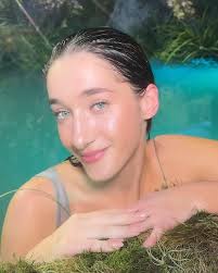 Bejewel your lips in Pillow Talk...