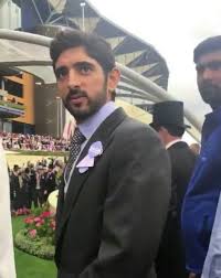 صاحب السمو الشيخ محمد بن راشد آل مكتوم يرافقه سمو الشيخ حمدان بن محمد بن راشد آل مكتوم يشهد انطلاق فعا Handsome Prince Royal Family Pictures My Prince Charming