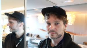 Bande dessinée. « Mon ami Pierrot » de Jim Bishop, un récit envoûtant entre  double jeu et double-je