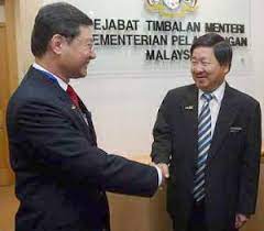 Datuk senator ir donald lim siang chai adalah ahli politik mca/barisan nasional di malaysia. Lim To Give His Best As Deputy Tourism Minister The Star