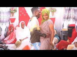 I must keep trying to succeed in the music biz to prove to. Niiko Wasmo Toos Ah Siigo Live Somali Niiko Walan Youtube