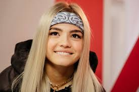 Детство успешной вали карнавал отнюдь нельзя назвать счастливым и беззаботным. Karna Val Sejchas Ya Bolshe Vsego Hochu Dobitsya Chego To V Muzyke Tnt Music Zdes Tvoya Muzyka