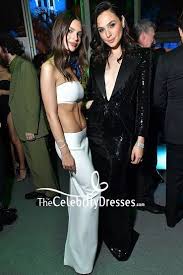 Emily o'hara ratajkowski (/ˌrætəˈkaʊski/, polish: Emily Ratajkowski Sexy Elfenbein Abendkleid 2020 Vanity Fair Oscar Party Thecelebritydresses