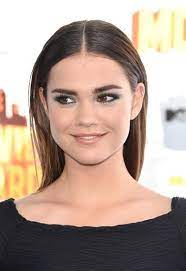 Best Beauty Looks At The Mtv Movie Awards Elegant Straight Hairstyles Slick Straight Hair Slick Hairstyles