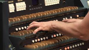 A múlt évi, sikeres programban több, mint 100 regisztrált eseményen, 4 különböző országban, több mint 100.000 orgonasíp szólalt meg. Orgonak Ejszakaja