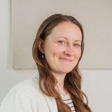 Amanda Pond's Instagram, Twitter & Facebook