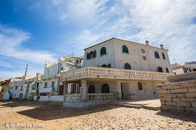 Consultez les 313 avis de voyageurs, 446 photos, et les meilleures offres pour b&b la casa di montalbano, classé n°3 sur 8 chambres d'hôtes / auberges à punta secca et noté 4 sur 5 sur tripadvisor. Casa Di Montalbano Abusiva Non Secondo Una Sentenza Del 1995 Freedom24news Eu Ultime Notizie Su Politica Attualita E Cronaca Nazionale E Siciliana