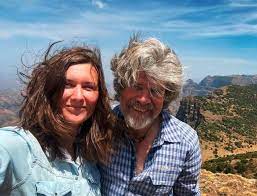 Extrembergsteiger reinhold messner heiratet noch im mai seine um 36 jahre jüngere freundin diane schumacher. Bergsteiger Ikone Reinhold Messner Heiratet 41 Jahrige Luxemburgerin Diane Schumacher Tageblatt Lu Tageblatt Lu
