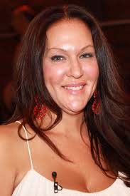 These choices include how they involve farming camps and buffs between their ganks, anticipating counterganks, and looking for opportunities to invade. Ich Bin Ein Star Holt Mich Hier Raus 2004 Tv Show Where To Watch Streaming Online Plot