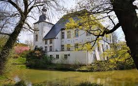 Der restaurantführer bietet fotos, öffnungszeiten, bewertungen und mehr. Das Wasserschloss Haus Voerde Historisches Kleinod Radio K W
