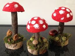 Fliegenpilze Fur Die Herbstdeko Basteln Mit Kostenloser Anleitung Basteln Bastelnmitkindern Basteln Herbst Dekoration Herbst Dekoration Fliegenpilz Basteln