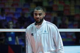 Earvin ngapeth assomme un adversaire avec un smash surpuissant dans la tête. Affaire Ngapeth Aucun Delit A Caractere Sexuel N Est Fonde Selon Son Avocat L Equipe