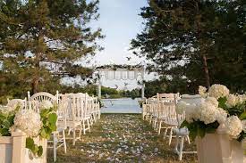 Farmington Lake Is A Private Country Estate Outdoor Wedding Ceremony Venue Near Chicago Illinois N Estate Wedding Venue Chicago Wedding Venues Outdoor Wedding