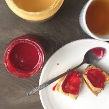 J Etais Sceptique Mais La Confiture De Framboise Au Thermomix C Est En Tartine Sur Une Couche De Puree D Amande Voila Une Journee Qui Commence Bien In 2020