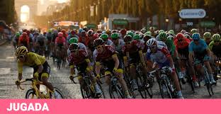 Tras tres semanas de duro pedaleo, este domingo concluyó el tour de francia 2020 del cual se coronó como campeón el esoloveno tadej habitualmente el dueño absoluto del maillot amarillo reparte este premio entre todo el equipo. El Ganador Del Tour De Francia Se Llevara Un Premio De Usd 600 000