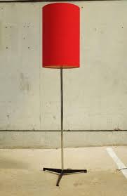 Stehlampe Mit Rotem Lampenschirm Roter Lampenschirm Lampen Und Leuchten Stehlampe