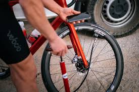 The best tubeless road tyres claim a long list of proposed benefits, such as a reduction in rolling resistance, increased grip, greater levels of comfort, and of course, the ability to. Making The Tubeless Transition Sram