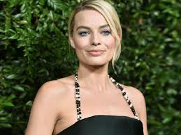 Margot Robbie cumple 30 y su vida puede parecer aburrida (pero no lo es)